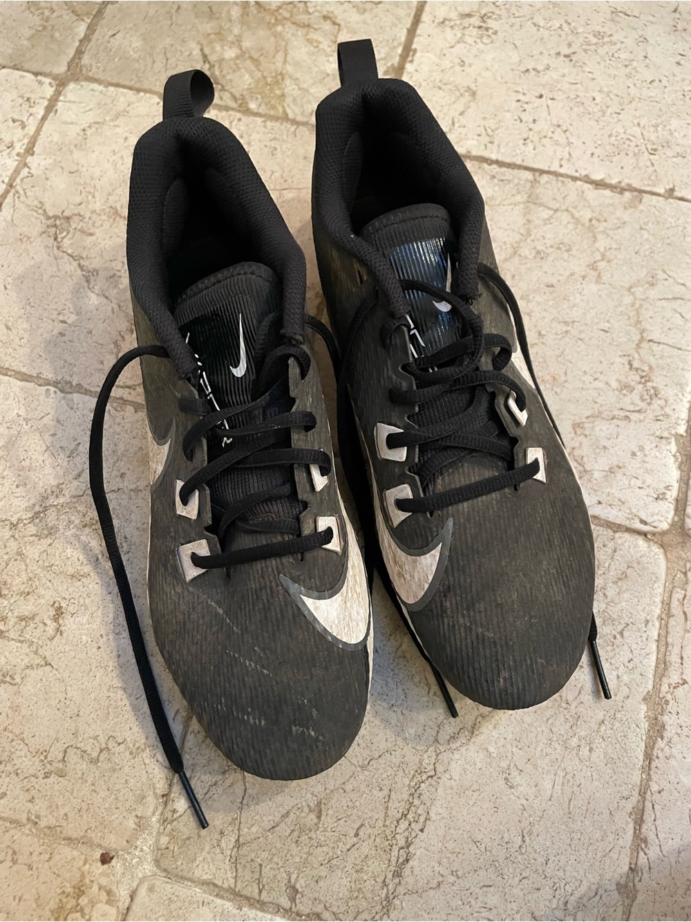 Nike Men’s Black Athletic Cleats